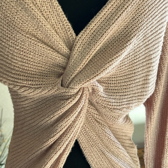 Market & Spruce Twisted Back Pullover | Soft Pink | Size S - Picture 4 of 7